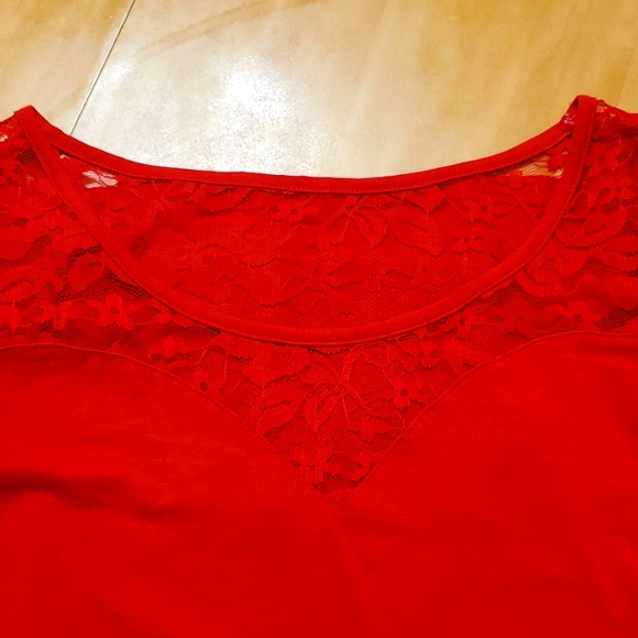Venus Women's Medium Lace❤️ Red top, sweetheart neckline covered in sheer lace - Picture 10 of 12